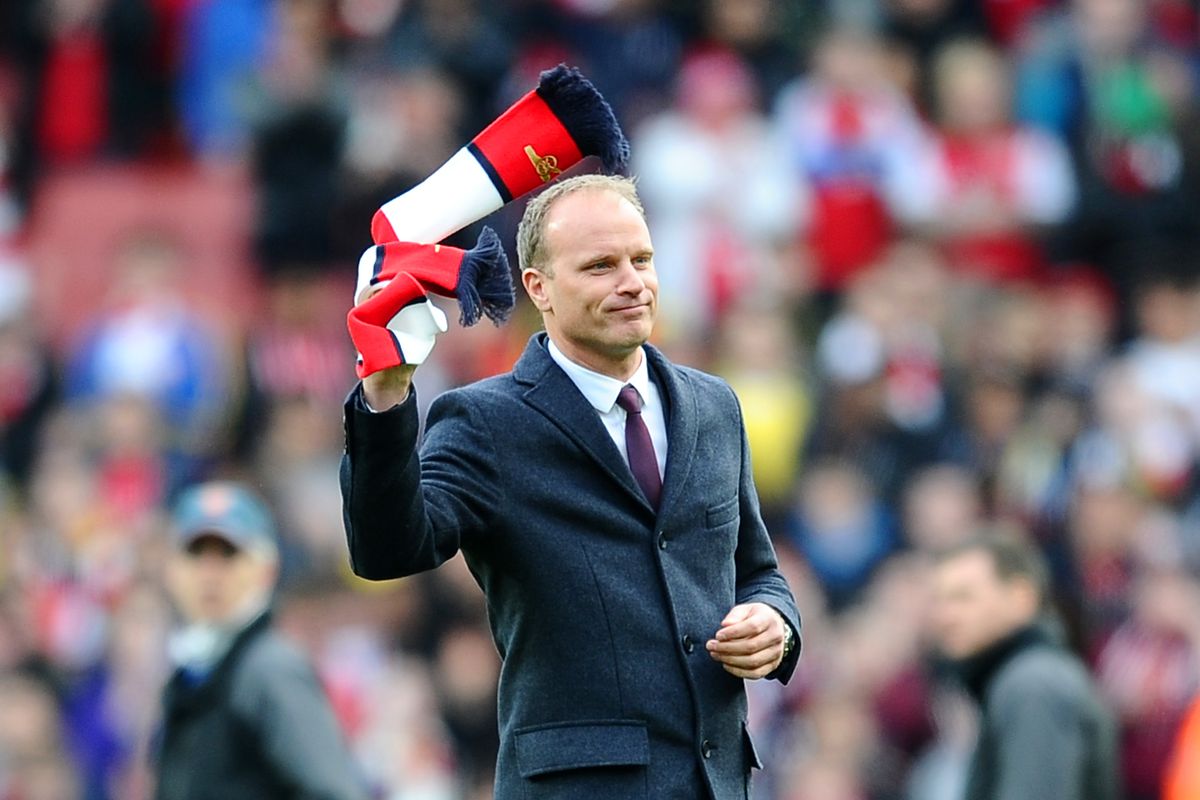Agen: Bergkamp sedang berkendara ke Inggris untuk menandatangani kontrak dengan Chelsea