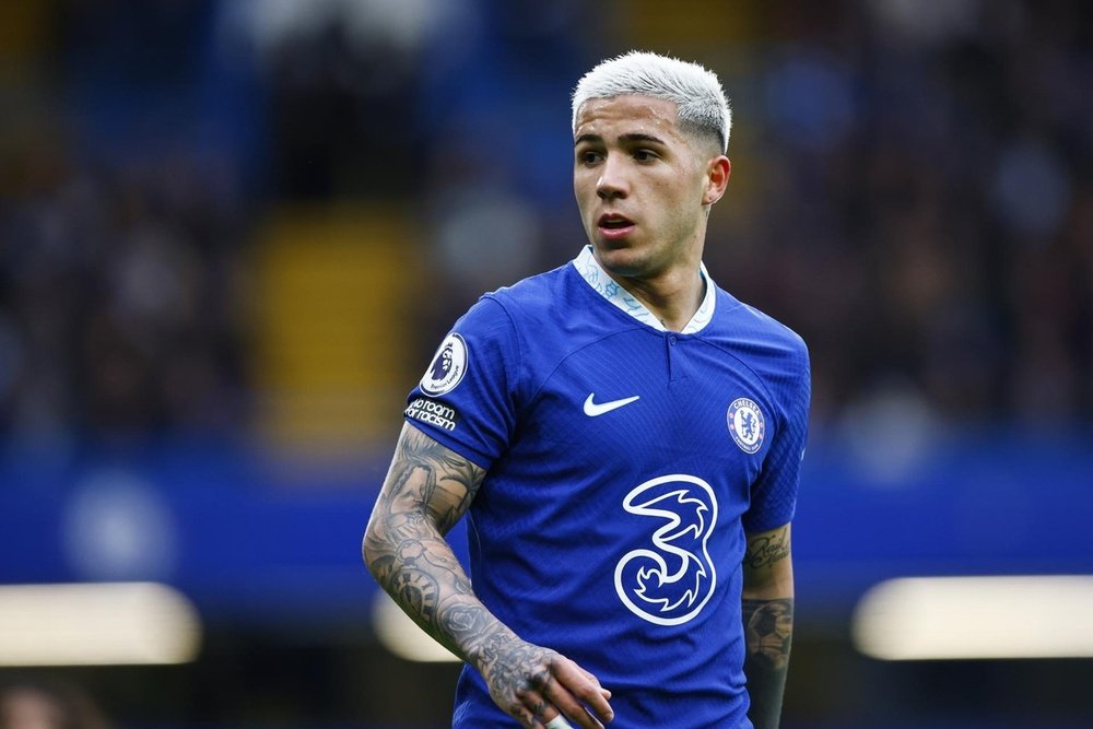 Gelandang Chelsea Enzo menyampaikan kabar terkini mengenai operasinya