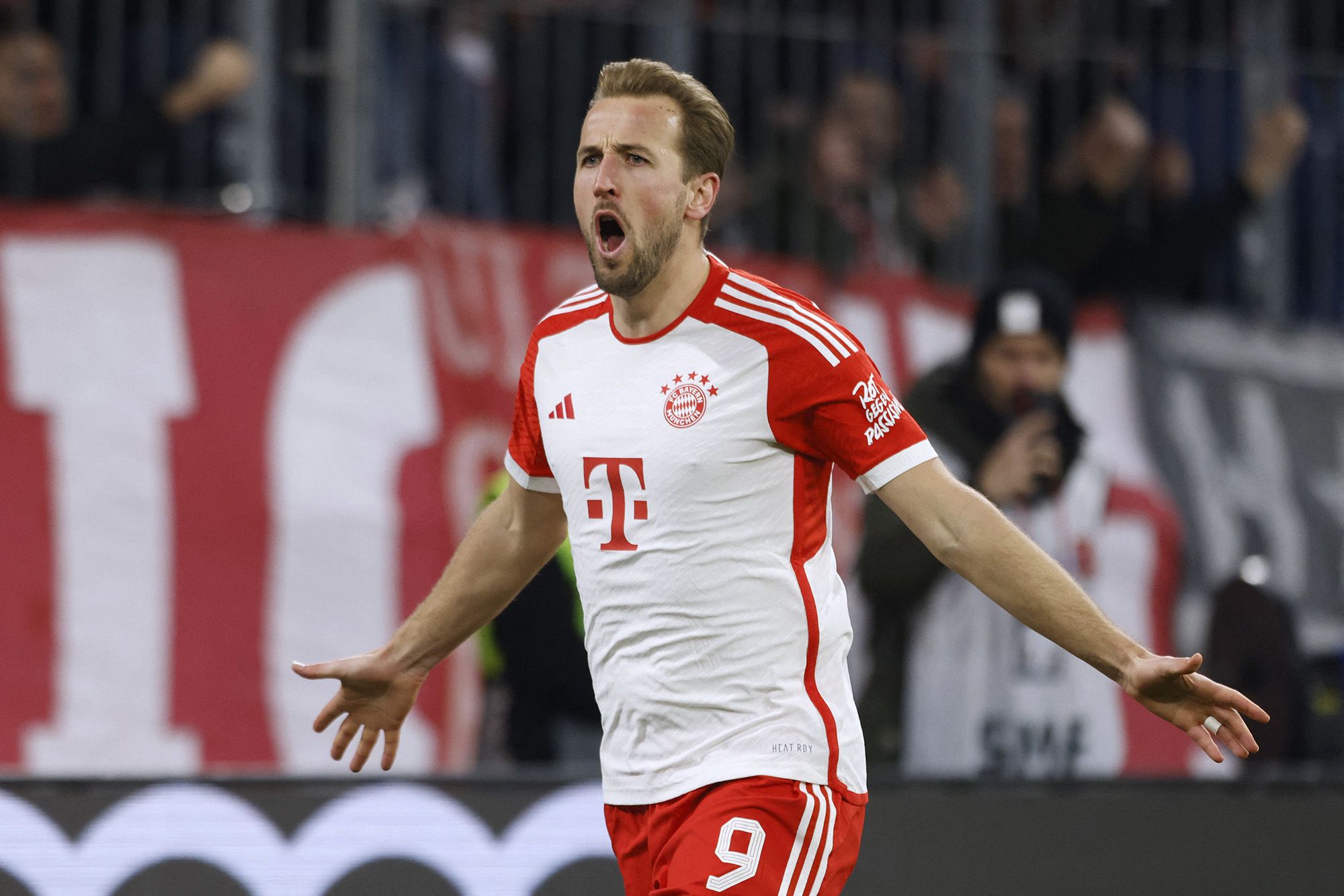 Kapten Inggris Kane menampik mabuk Islandia