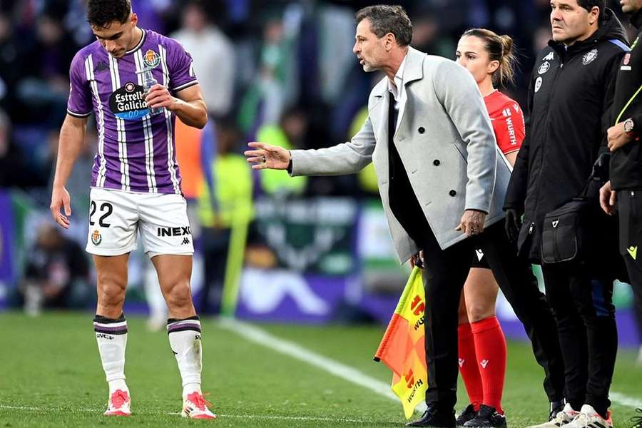 Jenius Bola Untuk hobimu | Spurs setuju menjual Parrott ke AZ